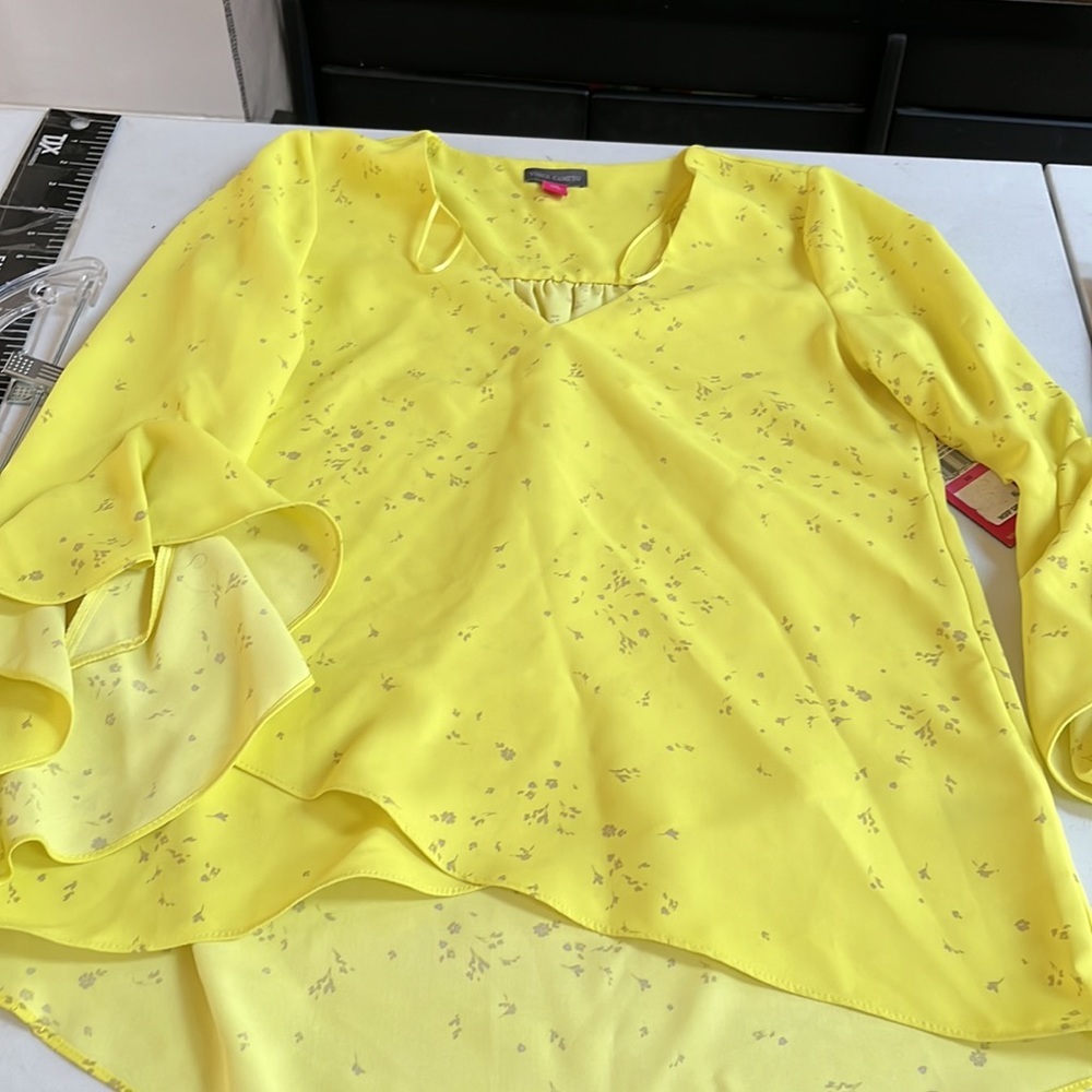 Vince Camuto size XXS yellow print v-neck silky blouse 3/4 bell sleeve - Picture 15 of 15